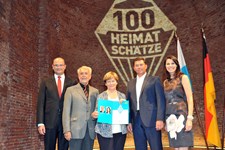 Heimatminister Albert Füracker und Kunstministerin Prof. Dr. med. Marion Kiechle prämieren 100 Heimatschätze